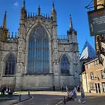 Minster View 度假居 *